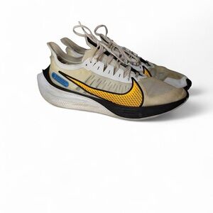 Nike zoom gravity Shoes - Yellow Swoosh on Beige Upper